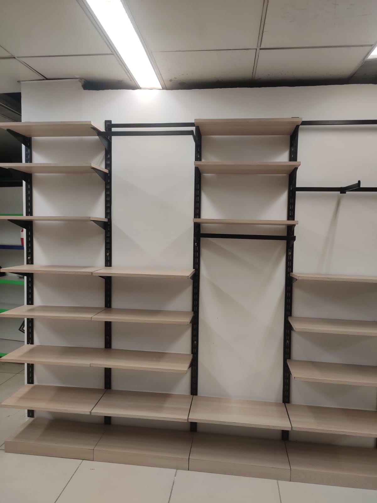 Garment display rack